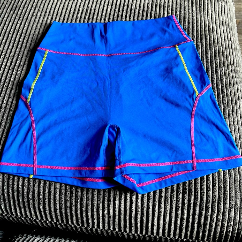 Buffbunny Wave Short 4” XL